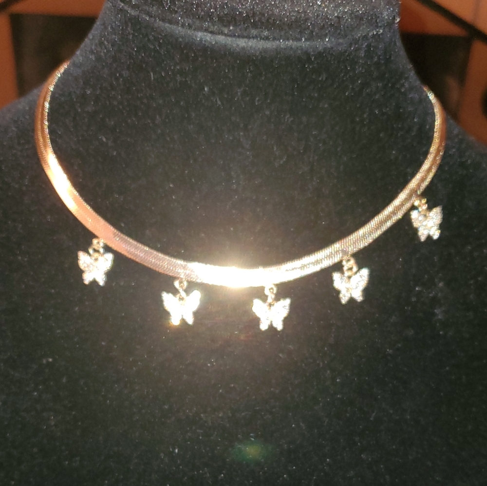 Beautiful butterfly necklace, NWOT!!